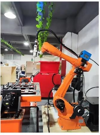 машина лазера автоматической оси системы 6 робота заварки лазера волокна 2000W паяя для алюминия металла