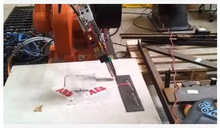 Рука робота оси системы ABB Kuka Fanuc 6 робота заварки лазера волокна   Глубина 0.04-6mm